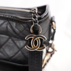 Chanel Gabrielle Hobo Small Nera in Pelle di Vitello Trapuntata con Catena Multicolore