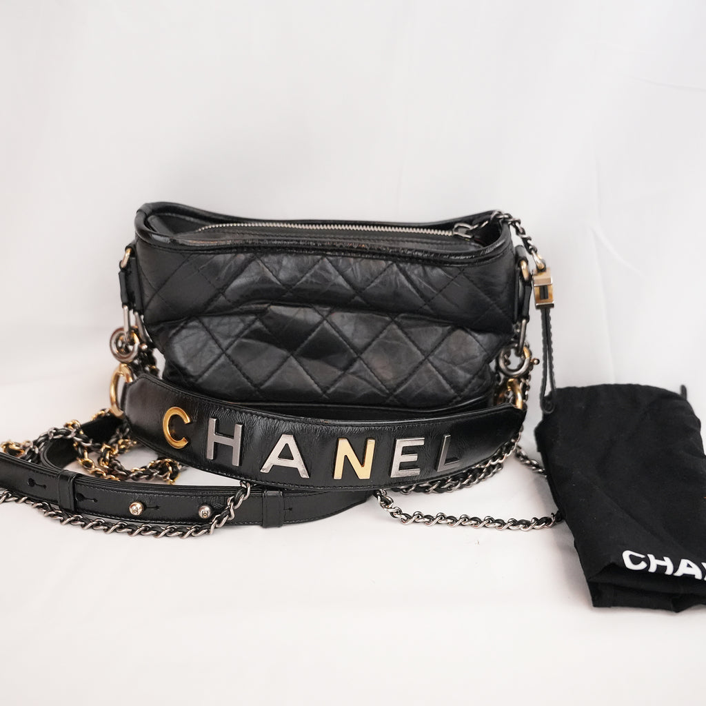 Chanel Gabrielle Hobo Small Nera in Pelle di Vitello Trapuntata con Catena Multicolore