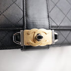 Chanel Flap Bag Media Nera in Pelle di Vitello con Catene e Hardware Dorato