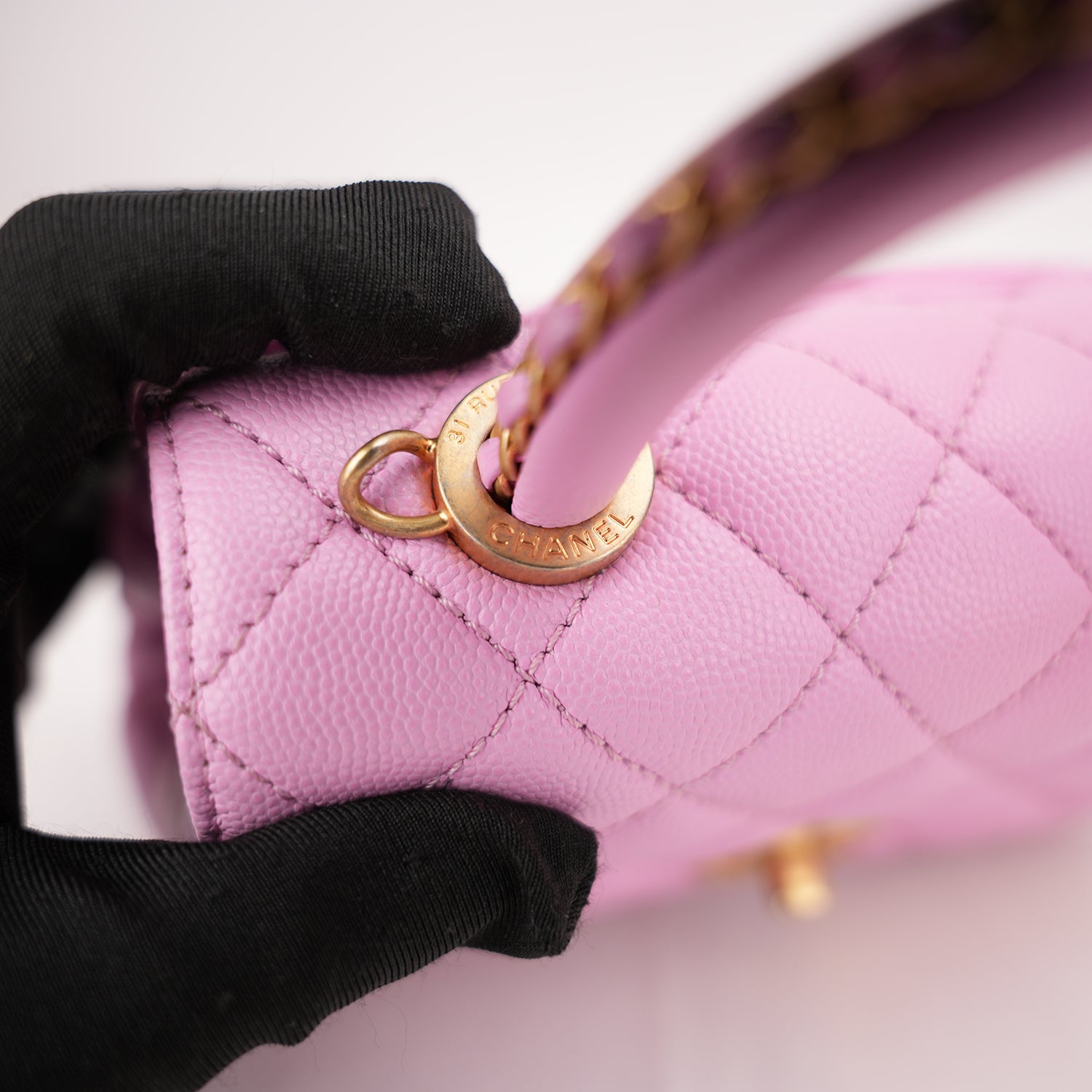 Chanel Coco Handle Small Borsa a Mano in Pelle Caviar Rosa Matelassé con Catena