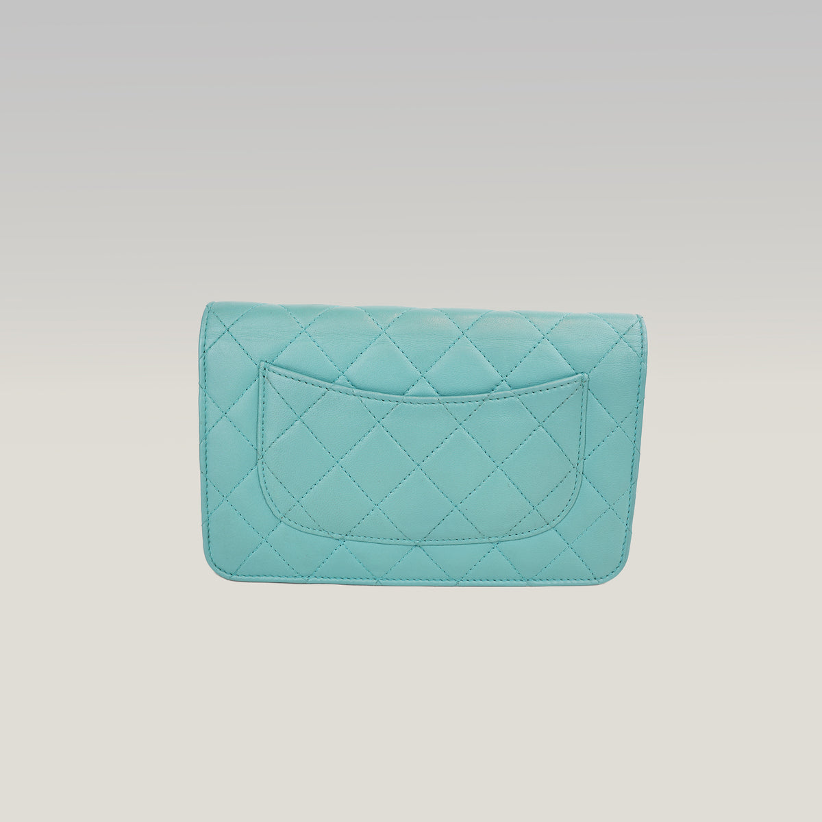 Chanel WOC Classica Azzurro Turchese in Pelle di Agnello Trapuntata con Hardware Argento e Carta di Autenticità