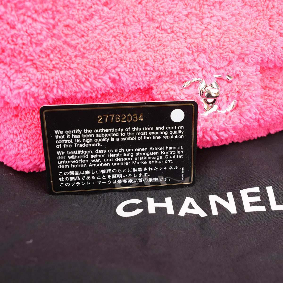 Chanel Coco Beach Flap Bag Media in Tessuto Teddy Rosa Fucsia con Logo CC Argentato – Serie 27