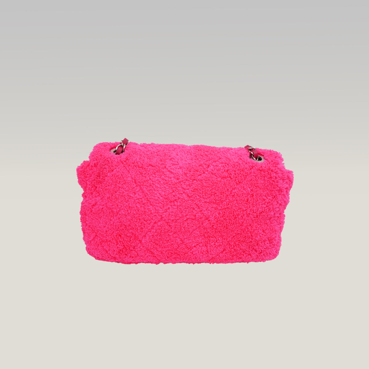 Chanel Coco Beach Flap Bag Media in Tessuto Teddy Rosa Fucsia con Logo CC Argentato – Serie 27