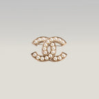 Chanel Spilla Vintage CC del 2015 in Metallo Dorato con Perle Bianche