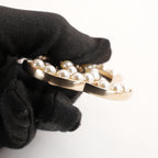 Chanel Spilla Vintage CC del 2015 in Metallo Dorato con Perle Bianche