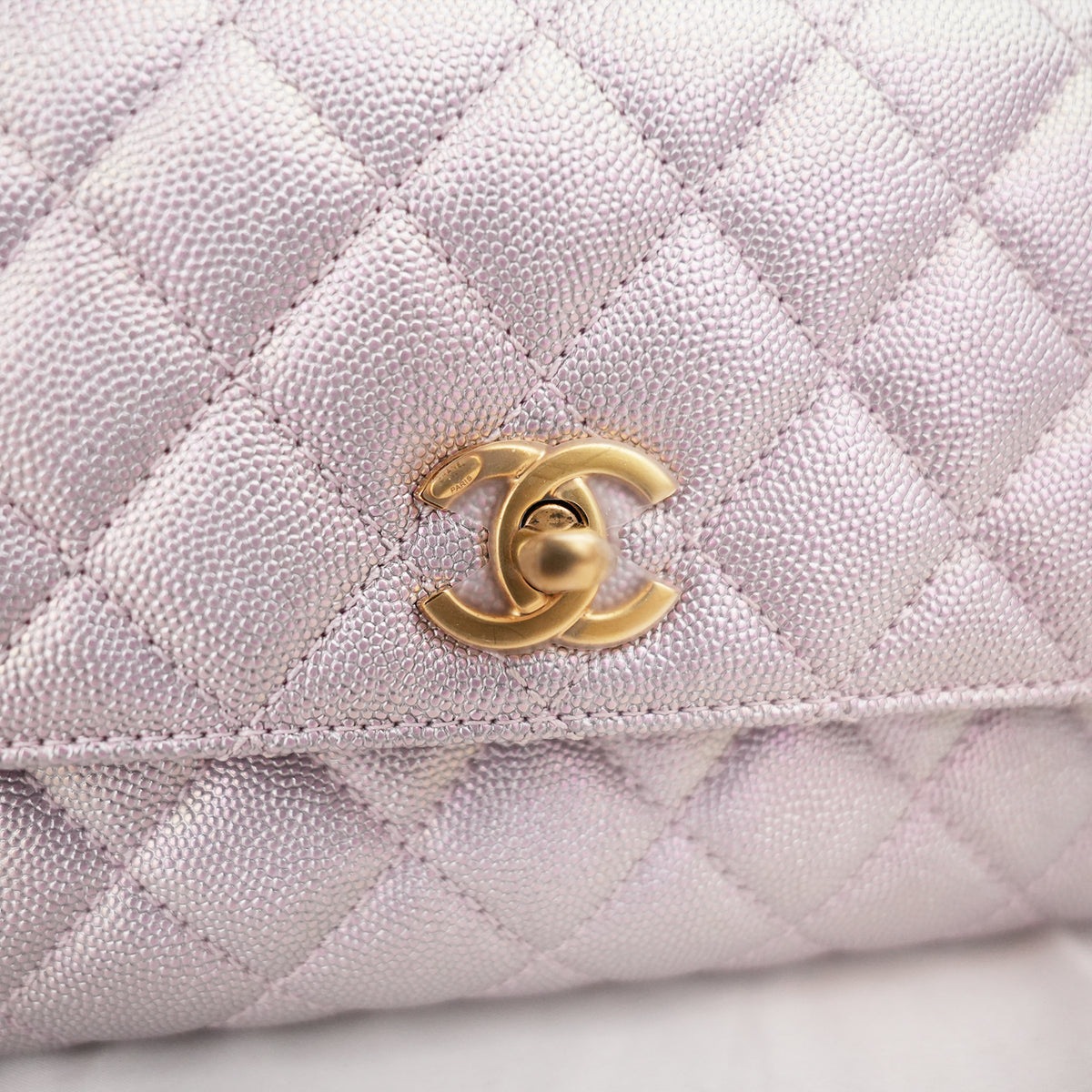 Chanel Coco Handle Small Iridescente Lilla in Pelle Caviar con Hardware Dorato