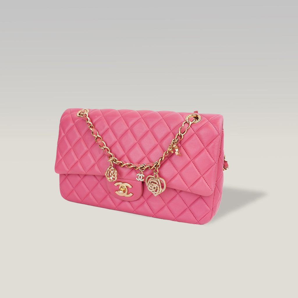 Chanel Classic Flap Medium Rosa in Pelle di Agnello con Hardware Dorato e Charm