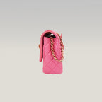 Chanel Classic Flap Medium Rosa in Pelle di Agnello con Hardware Dorato e Charm