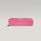 Chanel Classic Flap Medium Rosa in Pelle di Agnello con Hardware Dorato e Charm