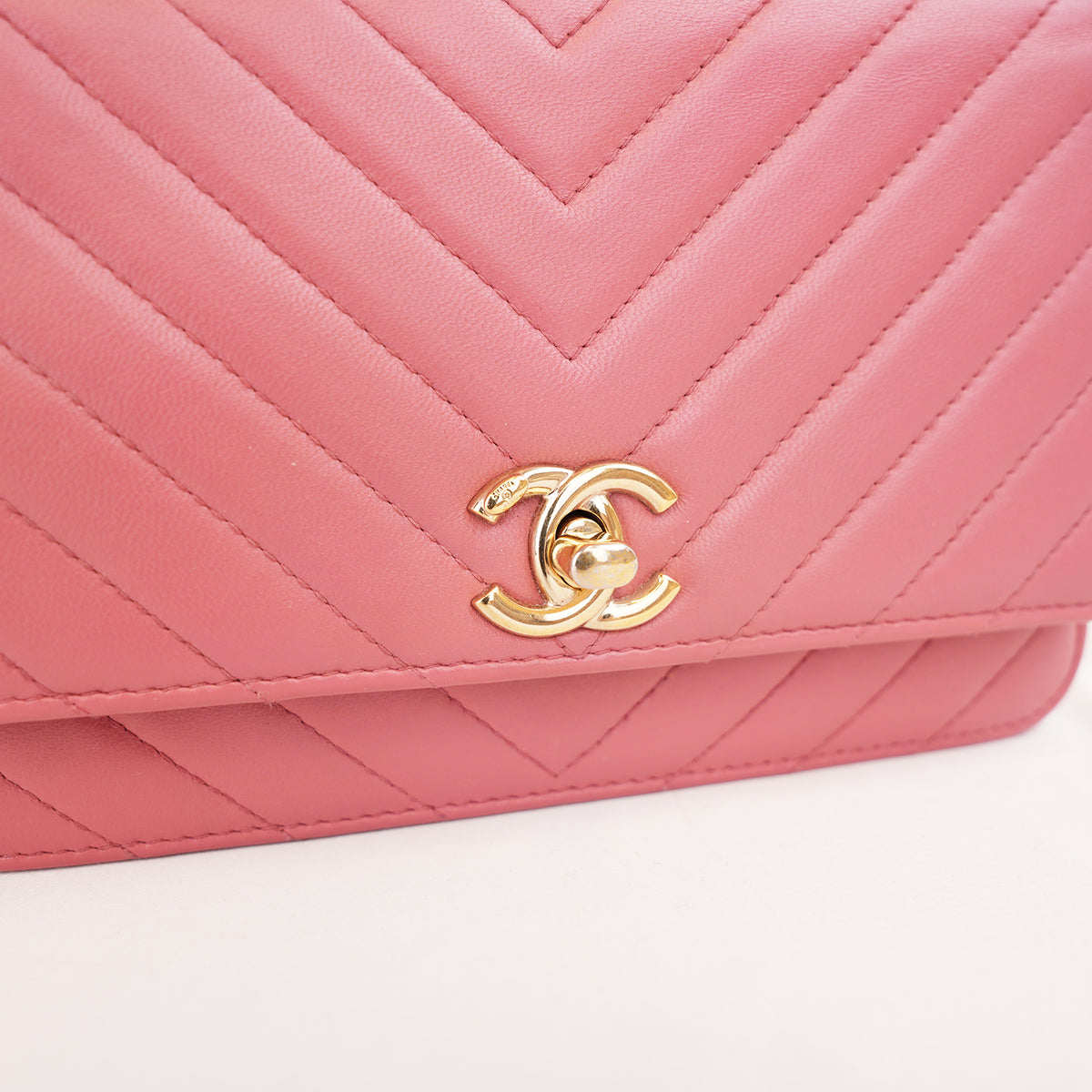 Chanel Trendy CC Wallet on Chain Rosa Chevron in Pelle di Agnello con Hardware Dorato