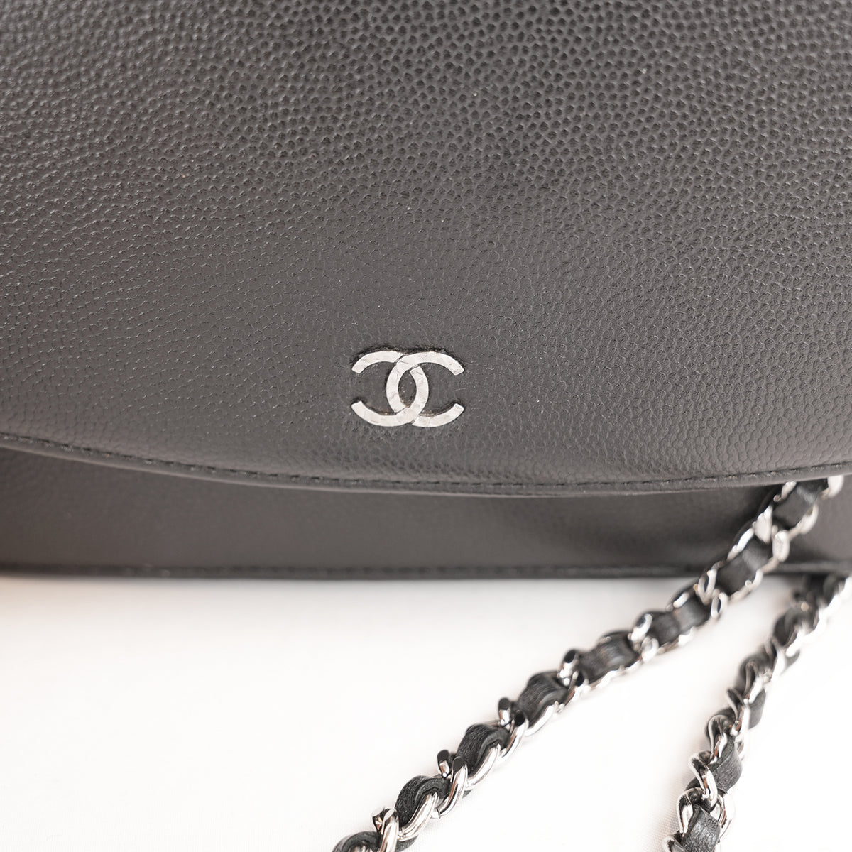 Chanel Sevruga Wallet on Chain WOC in Pelle Nera con Logo CC Argentato – 2016