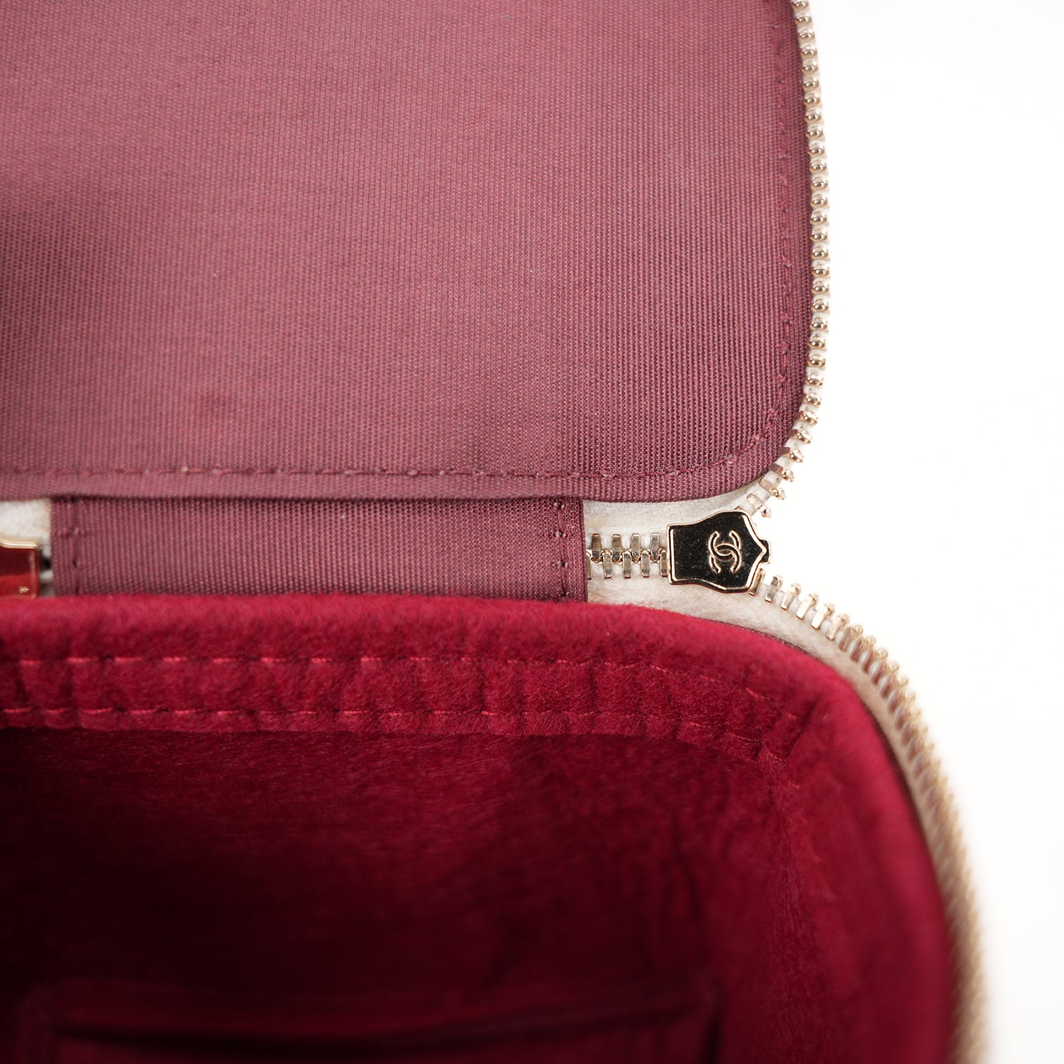 Chanel Mini Vanity Borsa a Spalla in Pelle di Agnello Bianca Matelassé con Catena