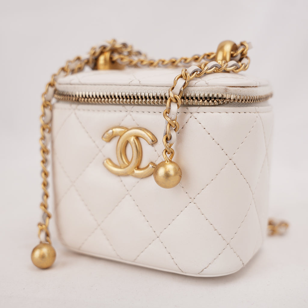 Chanel Mini Vanity Borsa a Spalla in Pelle di Agnello Bianca Matelassé con Catena