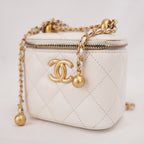 Chanel Mini Vanity Borsa a Spalla in Pelle di Agnello Bianca Matelassé con Catena