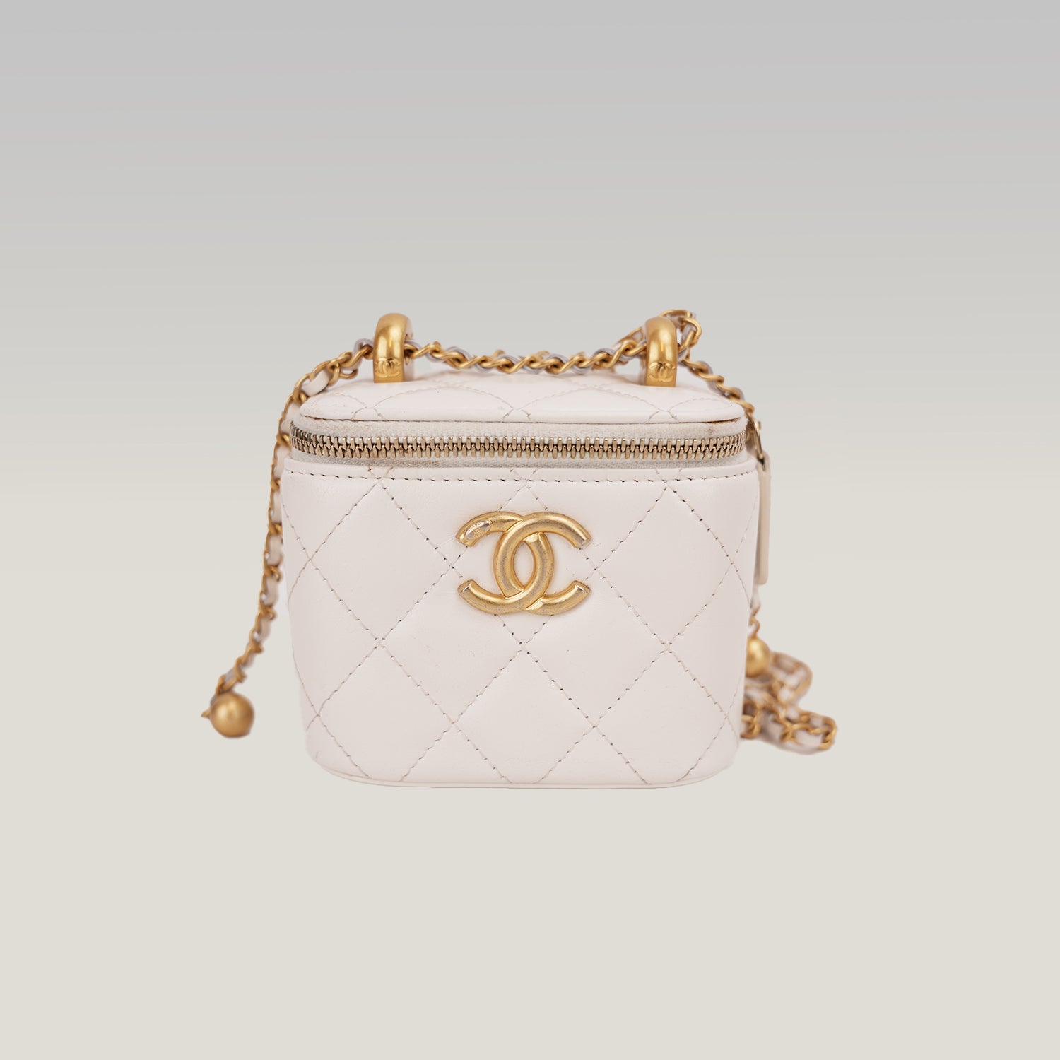 Chanel Mini Vanity Borsa a Spalla in Pelle di Agnello Bianca Matelassé con Catena