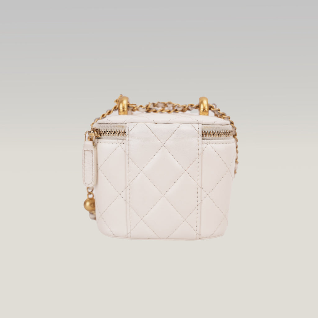 Chanel Mini Vanity Borsa a Spalla in Pelle di Agnello Bianca Matelassé con Catena