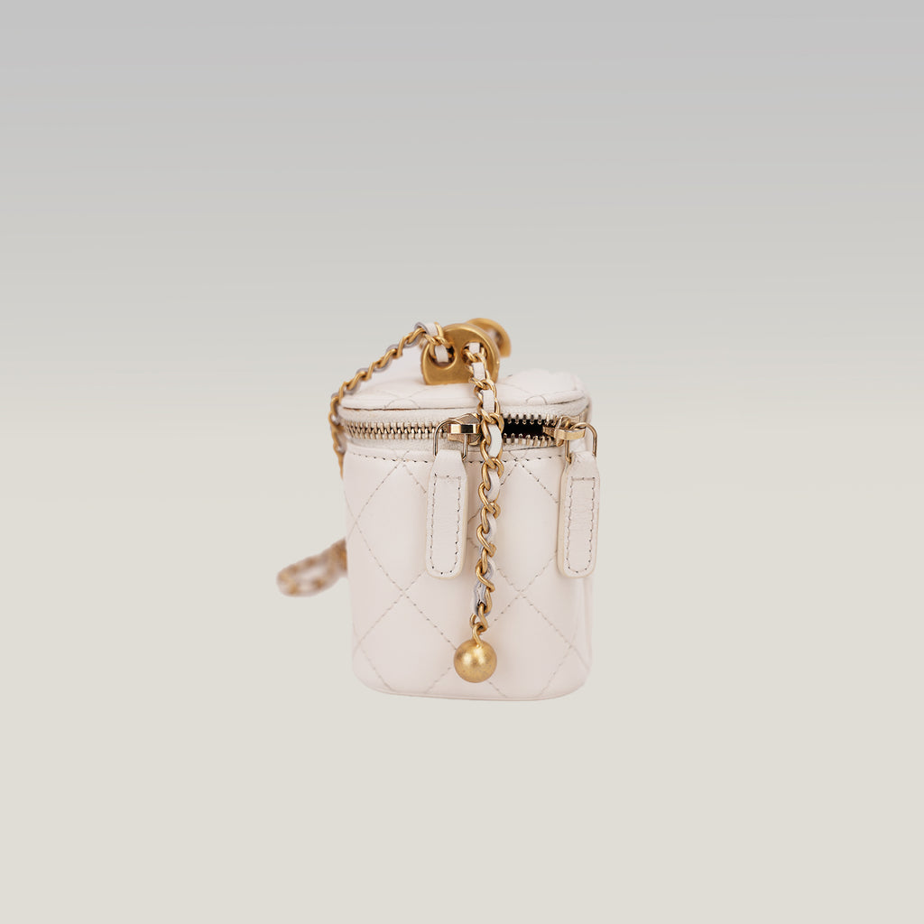 Chanel Mini Vanity Borsa a Spalla in Pelle di Agnello Bianca Matelassé con Catena