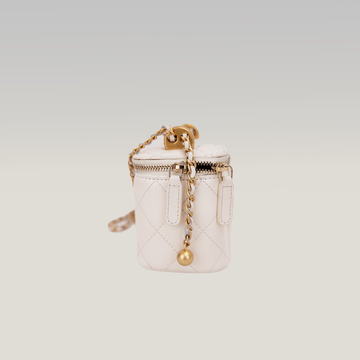 Chanel Mini Vanity Borsa a Spalla in Pelle di Agnello Bianca Matelassé con Catena