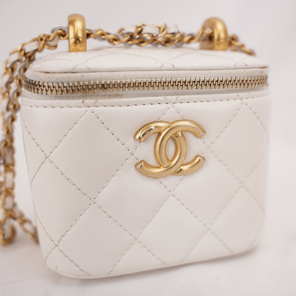 Chanel Mini Vanity Borsa a Spalla in Pelle di Agnello Bianca Matelassé con Catena
