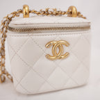 Chanel Mini Vanity Borsa a Spalla in Pelle di Agnello Bianca Matelassé con Catena