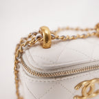 Chanel Mini Vanity Borsa a Spalla in Pelle di Agnello Bianca Matelassé con Catena