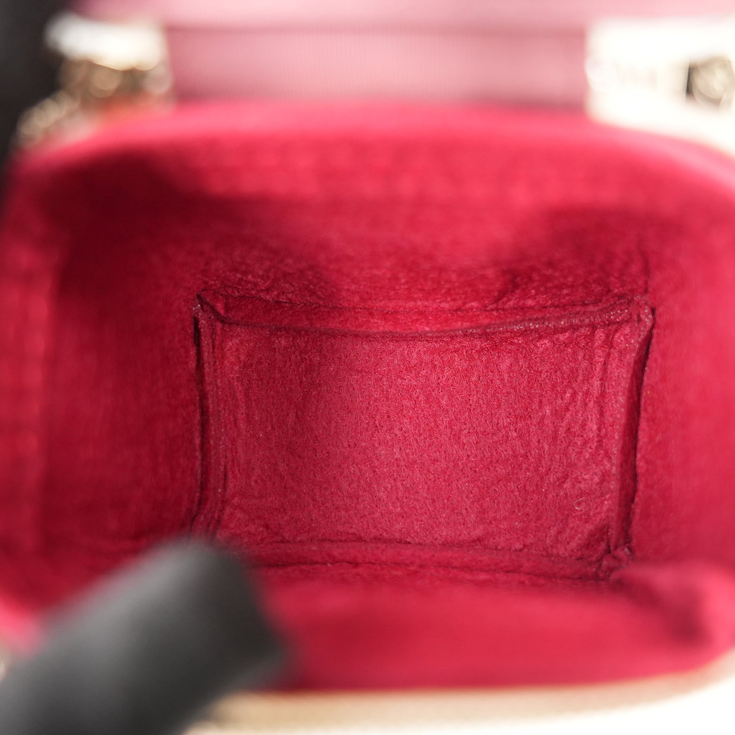 Chanel Mini Vanity Borsa a Spalla in Pelle di Agnello Bianca Matelassé con Catena