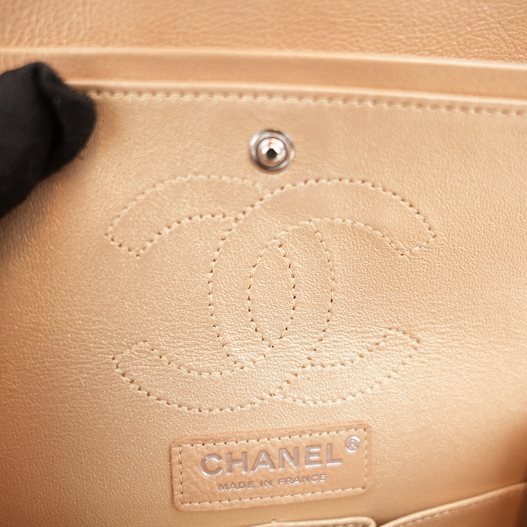 Chanel Reissue Lucky Charms Mini in Pelle di Vitello Beige con Catena e Charm