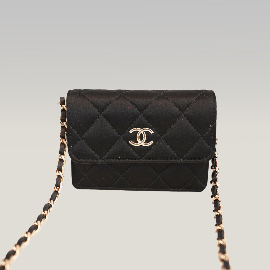 Chanel Mini WOC Borsa a Tracolla Nera in Pelle di Agnello Matelassé con Logo CC Dorato