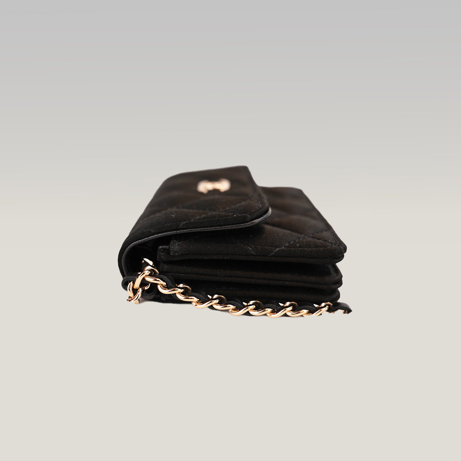 Chanel Mini WOC Borsa a Tracolla Nera in Pelle di Agnello Matelassé con Logo CC Dorato