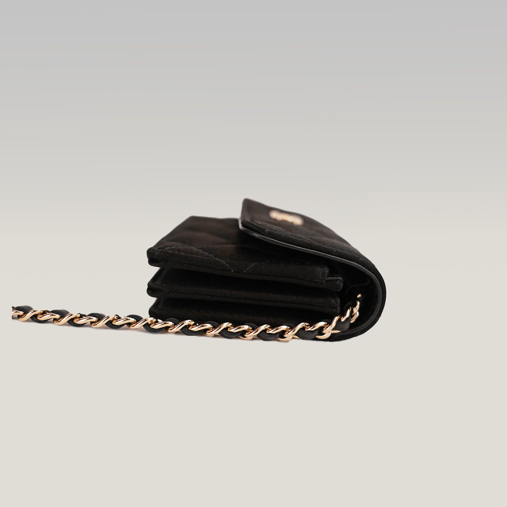 Chanel Mini WOC Borsa a Tracolla Nera in Pelle di Agnello Matelassé con Logo CC Dorato