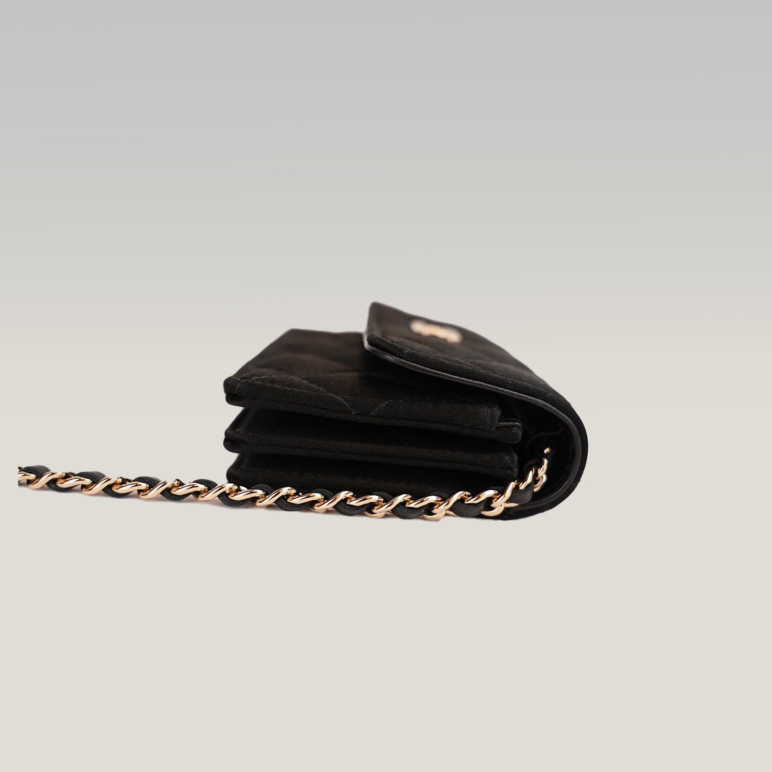 Chanel Mini WOC Borsa a Tracolla Nera in Pelle di Agnello Matelassé con Logo CC Dorato