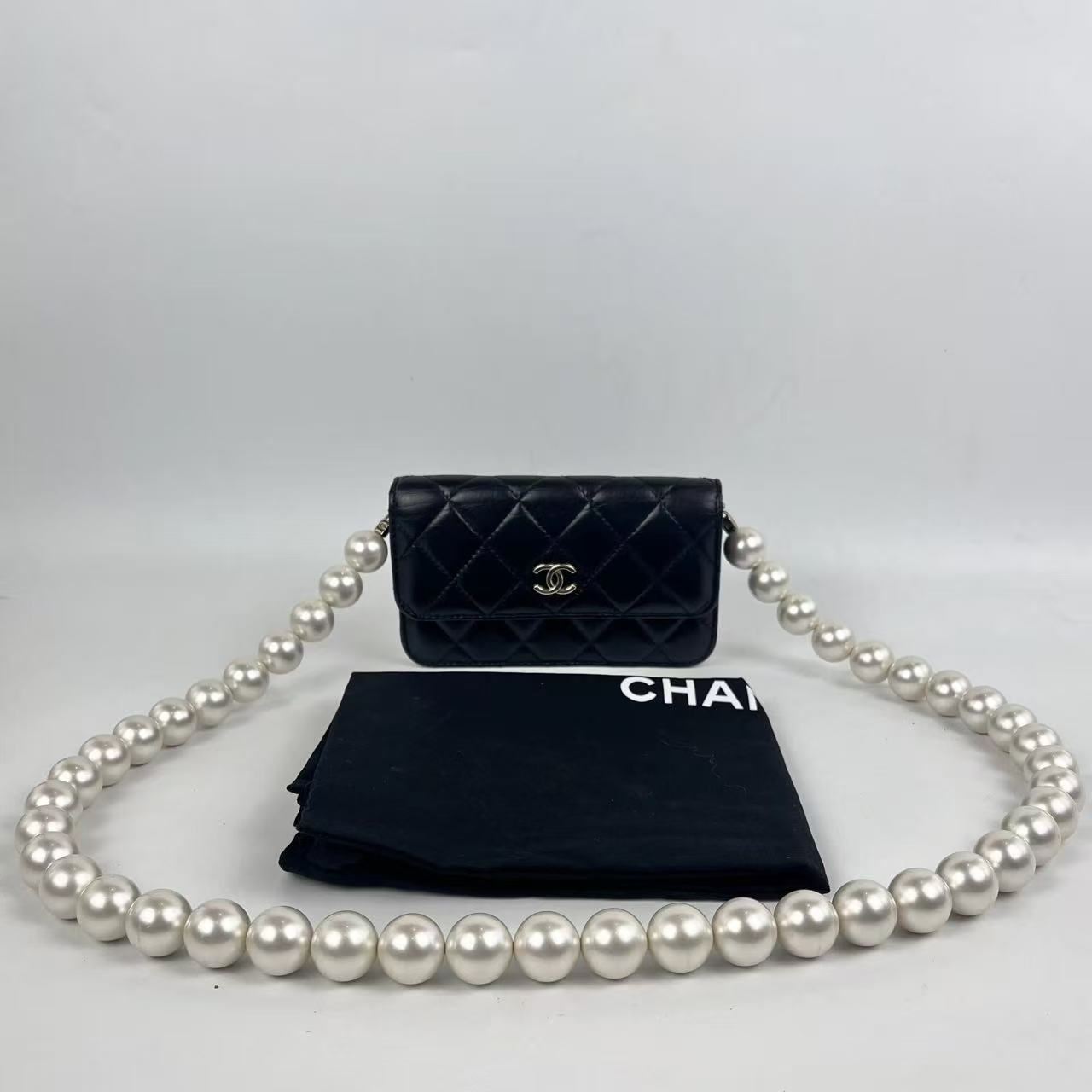 Chanel Wallet on Chain (WOC) Nero con Dettagli Perla