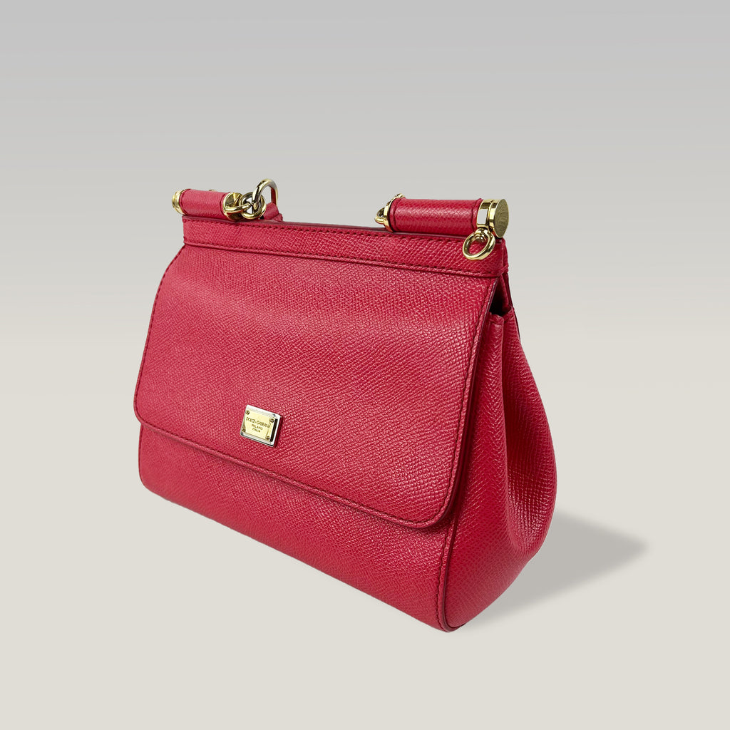 Borsa Dolce & Gabbana Sicily Mini Rossa in Pelle Dauphine con Dettagli Dorati – 20 cm