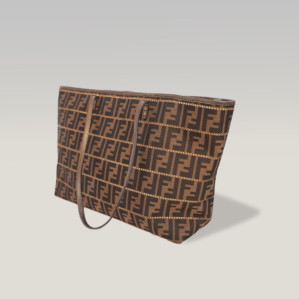 Borsa Tote Fendi Zucca FF Marrone in Tessuto Jacquard con Manici in Pelle – 36 cm