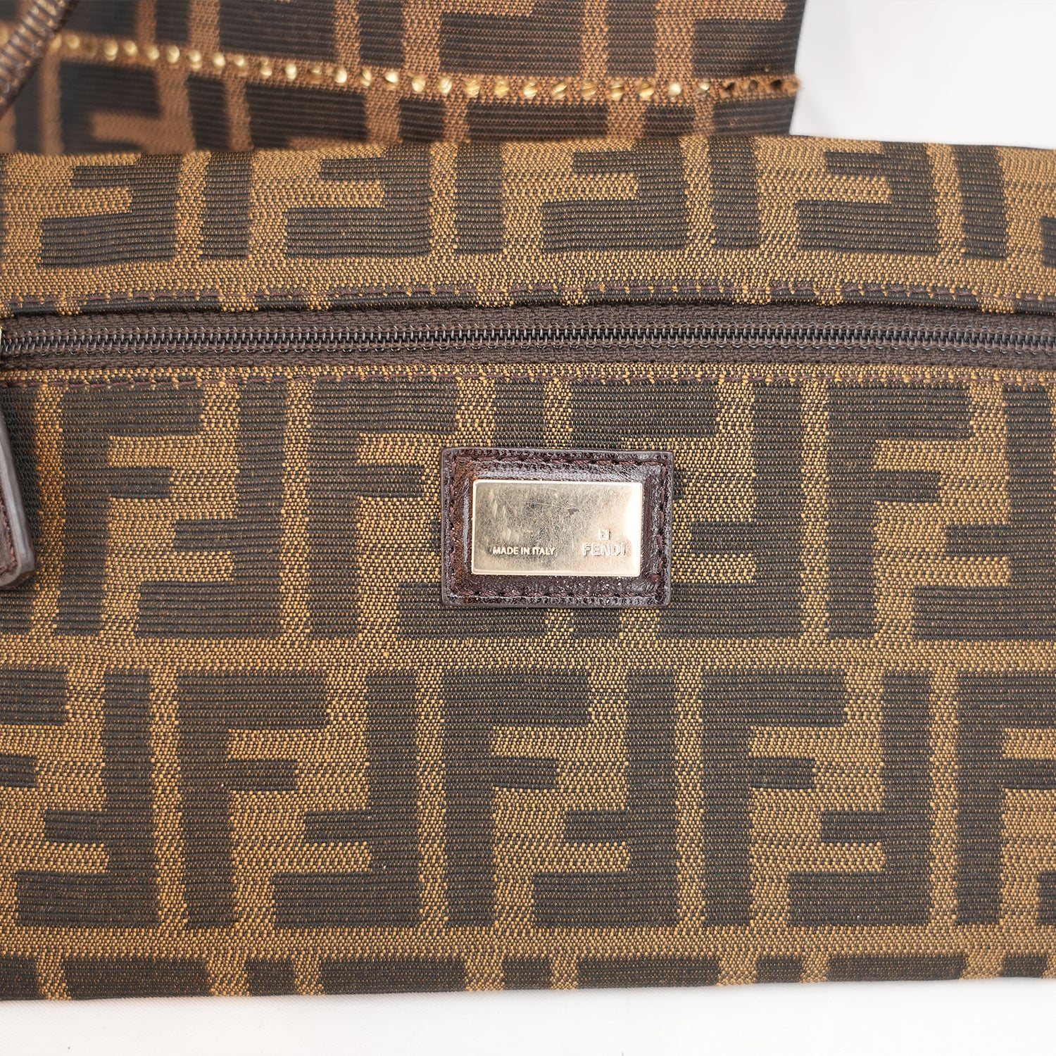 Borsa Tote Fendi Zucca FF Marrone in Tessuto Jacquard con Manici in Pelle – 36 cm