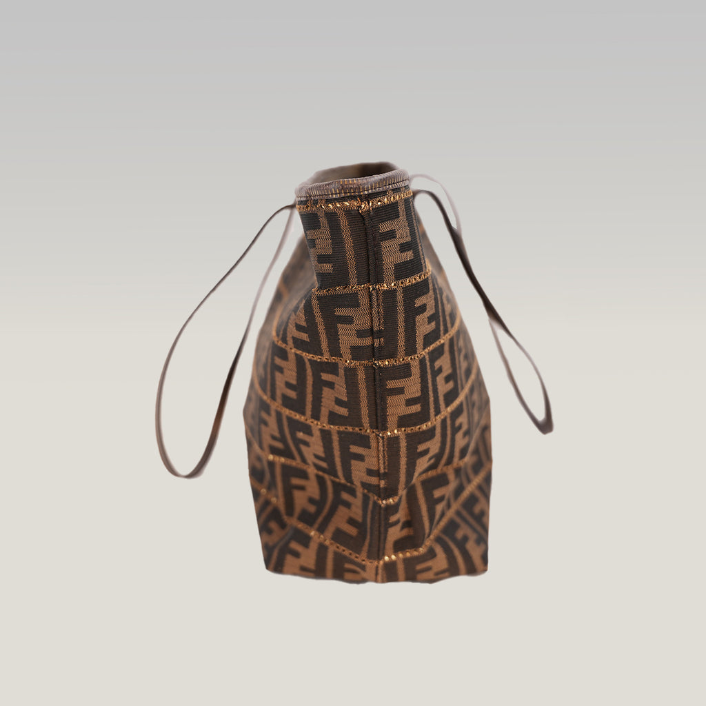 Borsa Tote Fendi Zucca FF Marrone in Tessuto Jacquard con Manici in Pelle – 36 cm