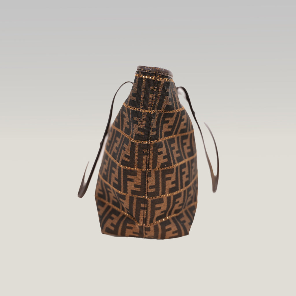 Borsa Tote Fendi Zucca FF Marrone in Tessuto Jacquard con Manici in Pelle – 36 cm