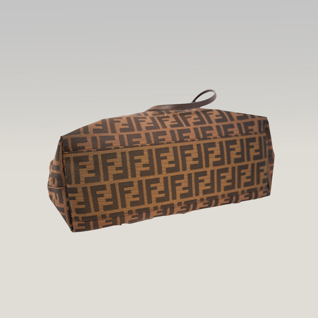 Borsa Tote Fendi Zucca FF Marrone in Tessuto Jacquard con Manici in Pelle – 36 cm