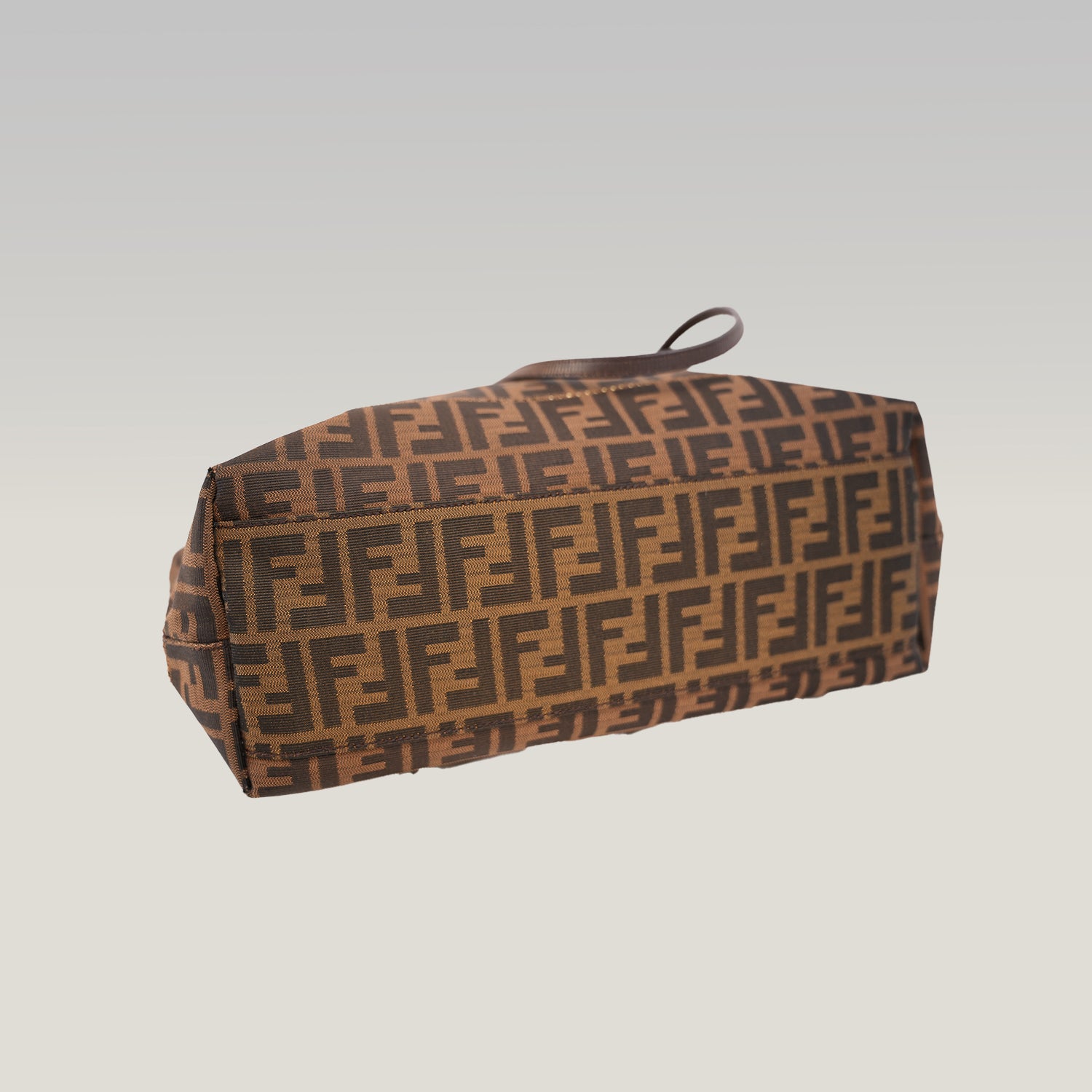 Borsa Tote Fendi Zucca FF Marrone in Tessuto Jacquard con Manici in Pelle – 36 cm