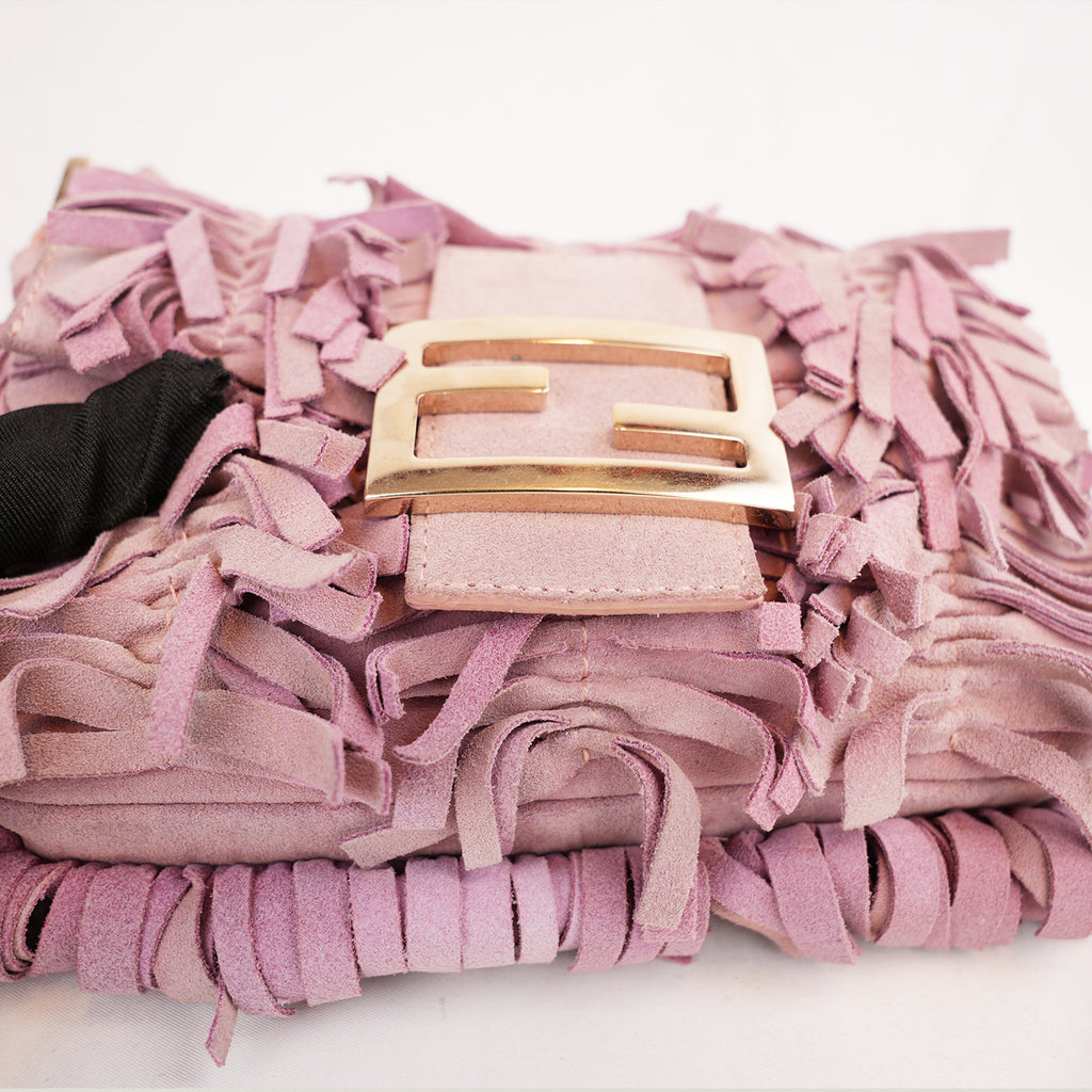 Fendi Baguette Rosa in Suede con Frange e Hardware Dorato