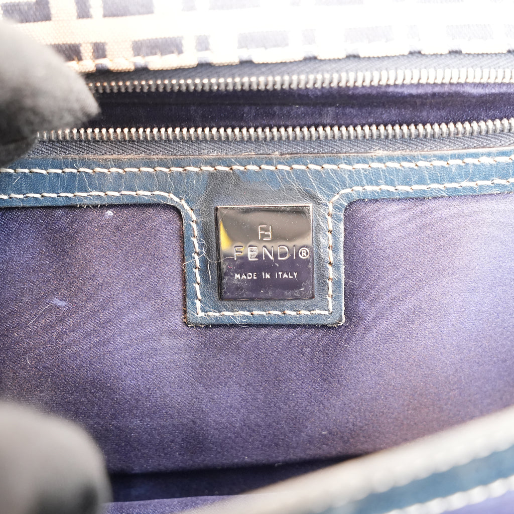 Fendi Mamma Baguette Borsa a Spalla Vintage in Tela Zucca FF Blu e Beige con Logo Argentato