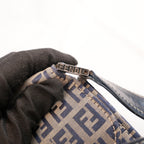 Fendi Mamma Baguette Borsa a Spalla Vintage in Tela Zucca FF Blu e Beige con Logo Argentato