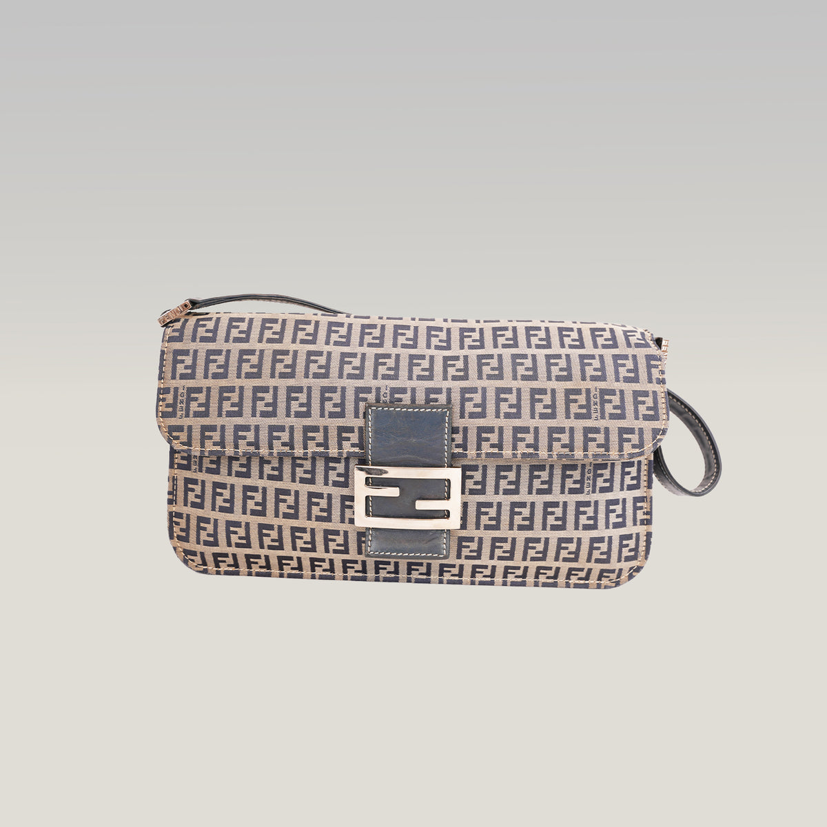 Fendi Mamma Baguette Borsa a Spalla Vintage in Tela Zucca FF Blu e Beige con Logo Argentato
