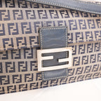Fendi Mamma Baguette Borsa a Spalla Vintage in Tela Zucca FF Blu e Beige con Logo Argentato
