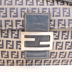 Fendi Mamma Baguette Borsa a Spalla Vintage in Tela Zucca FF Blu e Beige con Logo Argentato