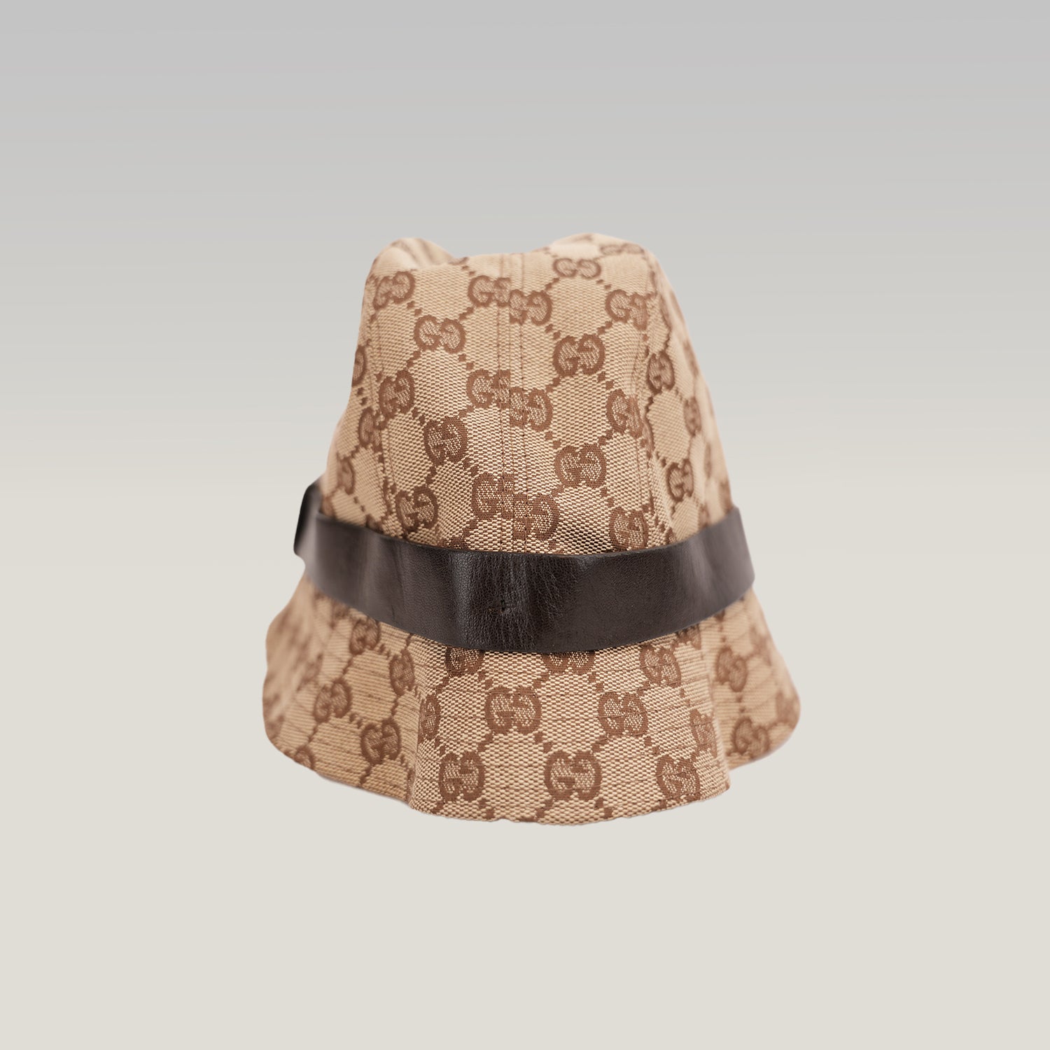 Gucci Cappello Bucket GG Beige in Tela Monogram con Fascia in Pelle Marrone