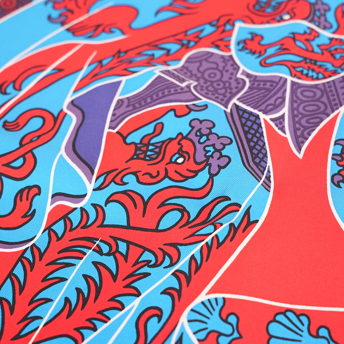 Hermès Carré 90 Foulard in Seta Rosso e Blu con Motivo Floreale 90x90 cm