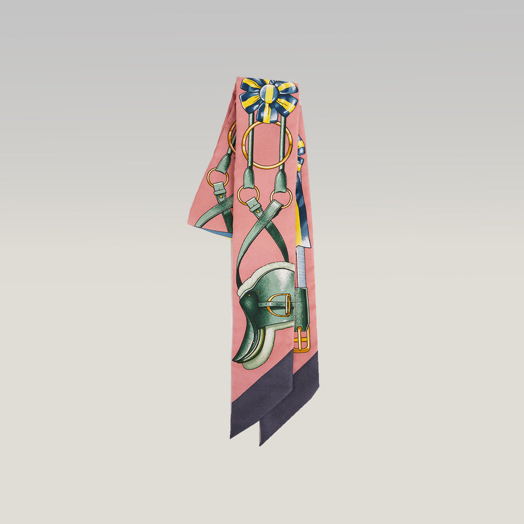Hermès Twilly Jumping in Seta Rosa con Motivo Equestre Multicolore