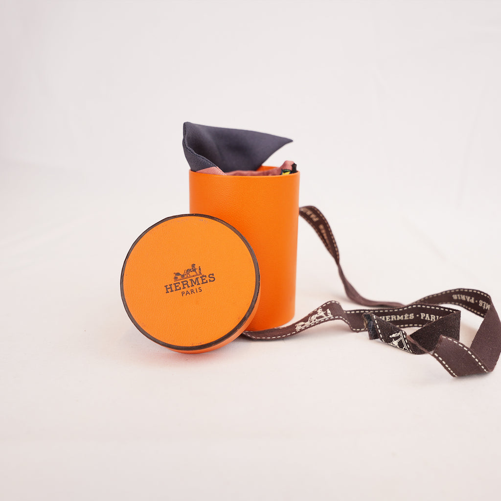Hermès Twilly Jumping in Seta Rosa con Motivo Equestre Multicolore