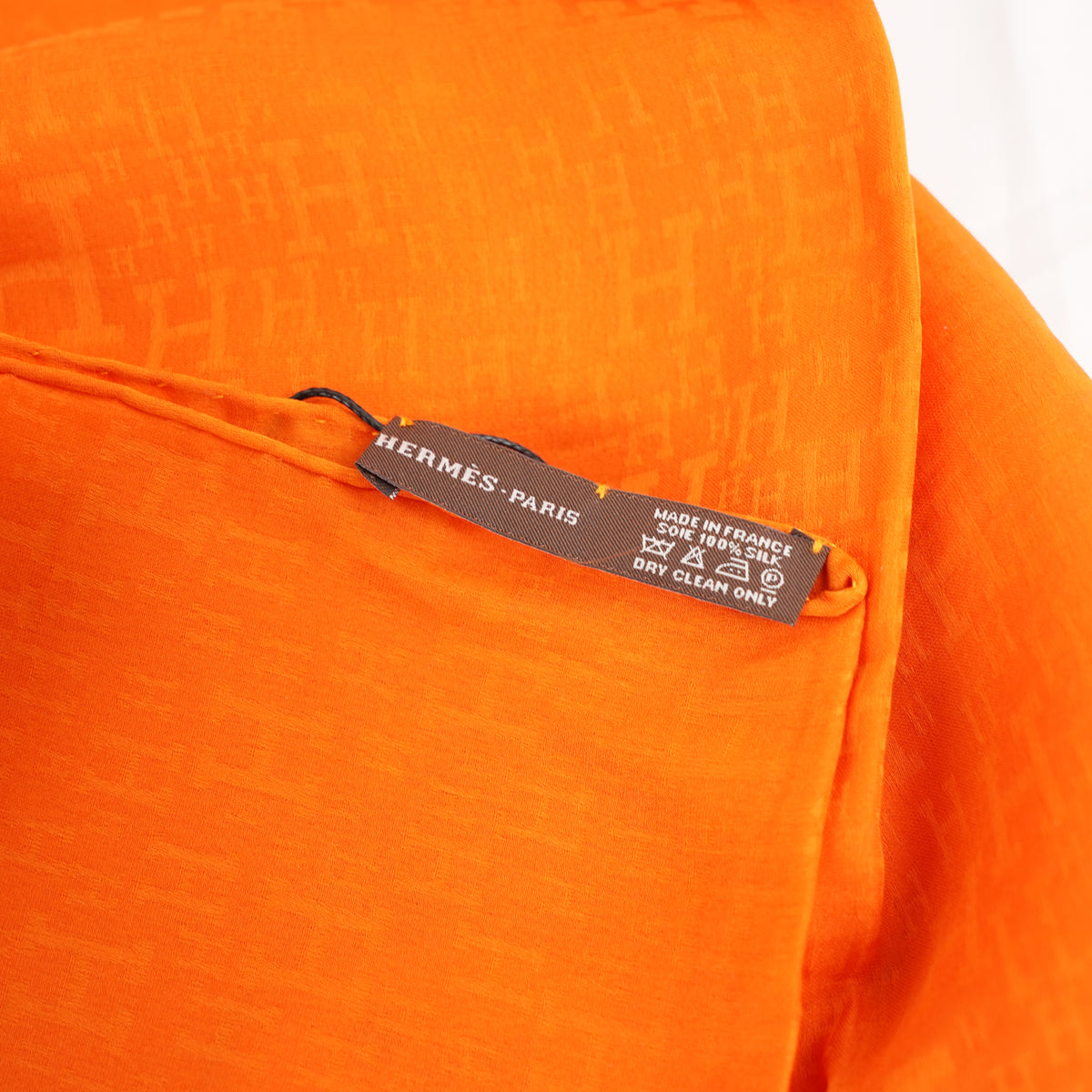 Hermès Sciarpa Vintage in Seta di Gelso Arancione con Motivo Monogram H 200x60 cm